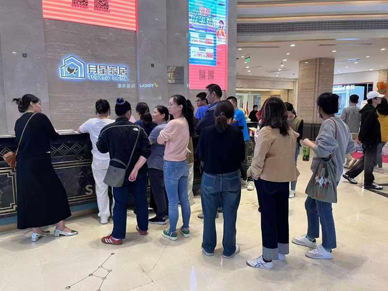  普陀家居市场借楼市东风强劲复苏；两大巨头促销火力全开，消费热情高涨。 房产家居