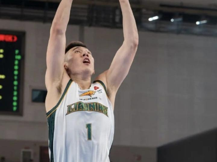  灯光熄灭后的更衣室：付豪道出辽宁男篮的低谷真相 体育新闻