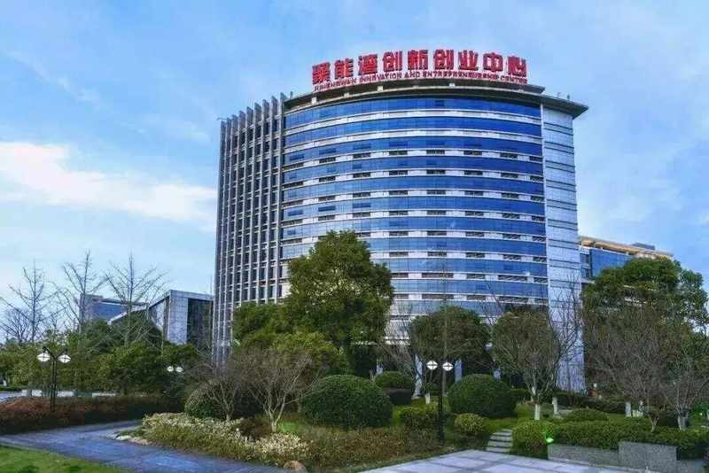  当梦想遭遇现实瓶颈，科技孵化如何成为破局的避风港 情感心理