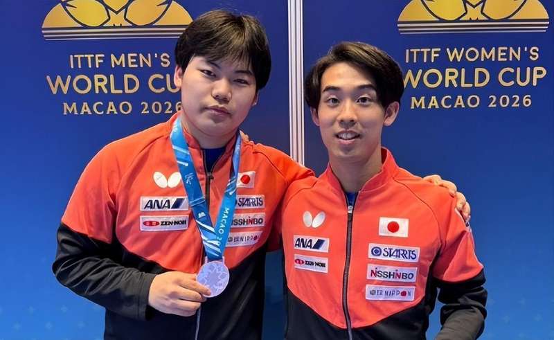  那个独自坐在替补席上的身影，让人看到了竞技体育最残忍的一面 体育新闻