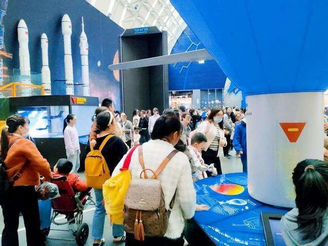  那些牵着“星宝”走进科技馆的人，告诉我们爱可以这样表达 情感心理